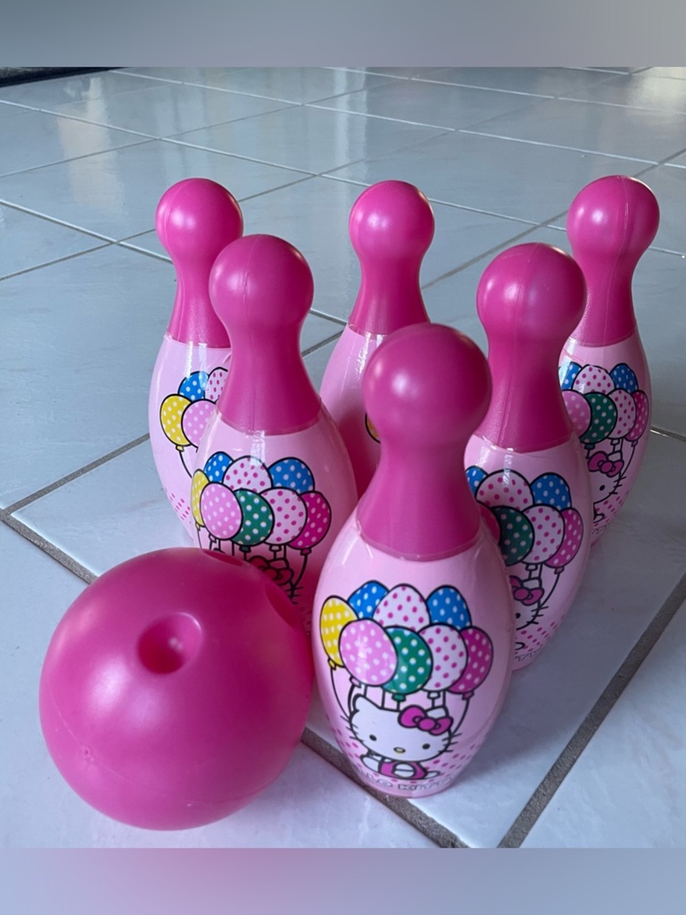 Hello Kitty Bowling Pin Set with Balloon Art